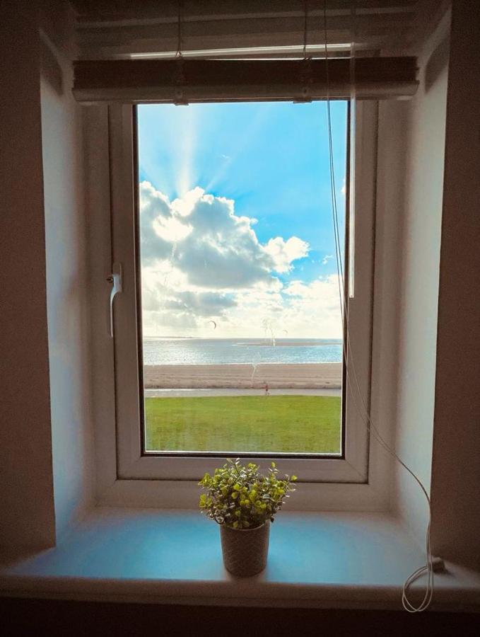 Sea View Apartment At The Beach! Llanelli Luaran gambar